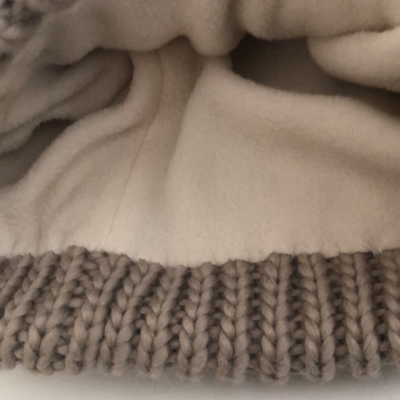 Rella o/S Hat Winter Creamy Grey Pom Pom Knit Brand New in Excellent Condition - Picture 7 of 8